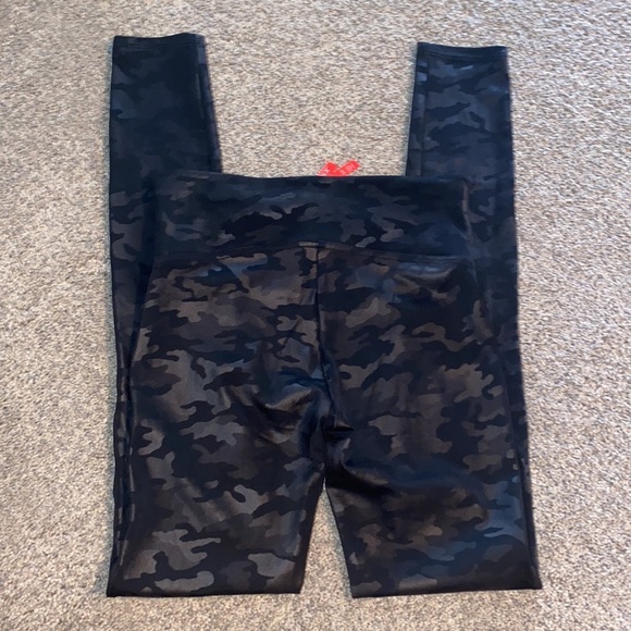 Metallic Camo Print Spanx Leggings - Picture 3 of 8